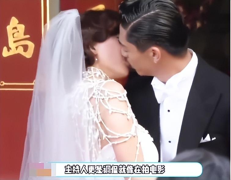 林志玲一家三口现身街头，绿色镂空裙显老气，老公与节目判若两人