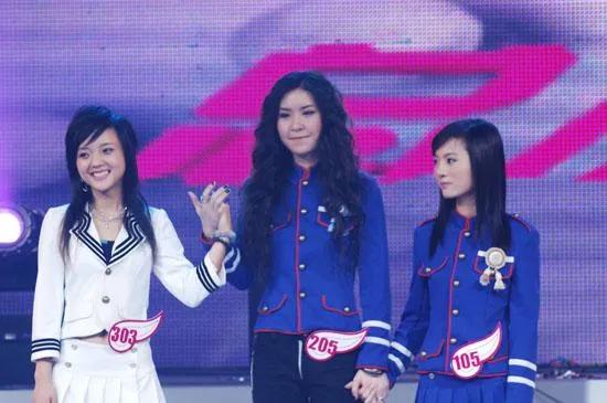 超女胡灵广西阳朔自家酒吧唱歌沦为普通人,挤不进娱乐圈只能创业