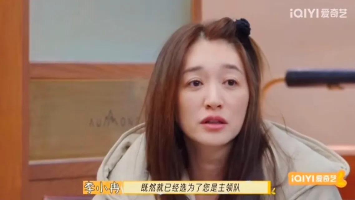 被李小冉骂10分钟，刘晓庆这状态绝了，素颜脸部水嫩，没一根白发