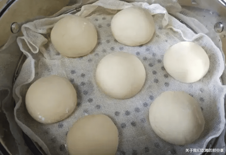 蒸馒头,只放酵母是“外行”,多加3种食材,馒头香软筋道更好吃