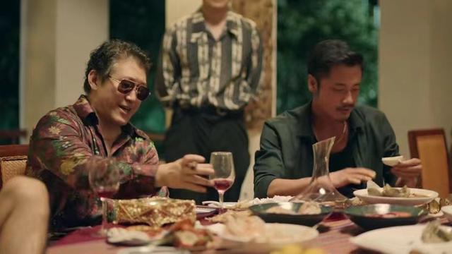 《猎冰》陪酒女腹部赘肉抢镜被吐槽，网友：没去过夜总会就别乱说