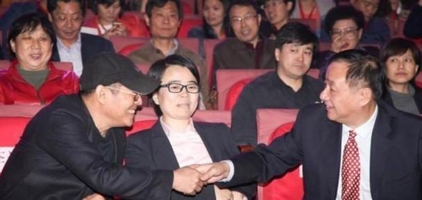 道不同不相为谋!看了他和李连杰“恩怨”,才知为何连招呼都不打