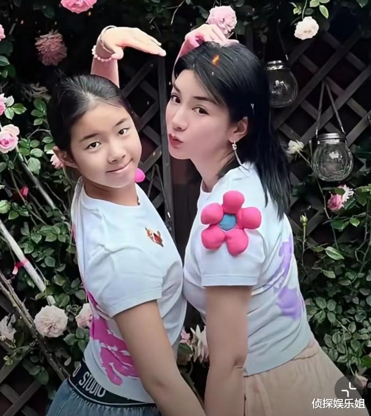 黄奕与女儿同框庆母亲节,11岁铛铛整容式长大,身高优越直追妈妈