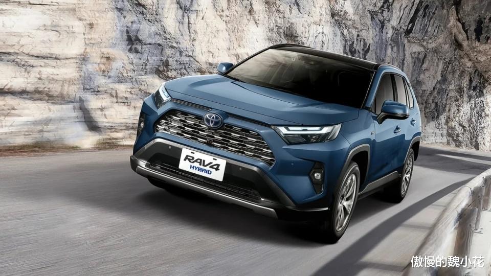 2025款丰田RAV4闪亮登场，尺寸加大，新增2.0L混动！