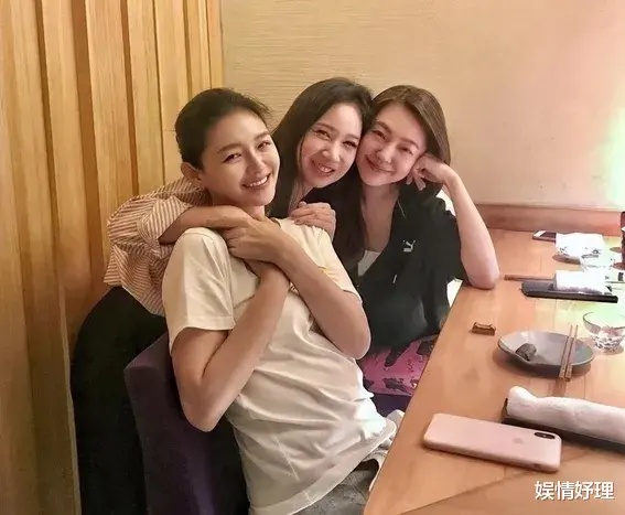 具俊晔高调亮相!大S变身小鸟依人,52岁韩星的3个惊人细节曝光