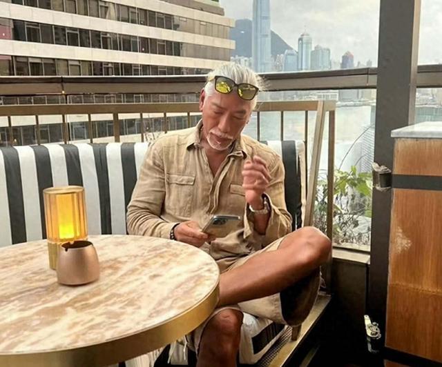 恭喜!香港知名男星张耀扬获封:中老年天花板!越老越帅还不油腻
