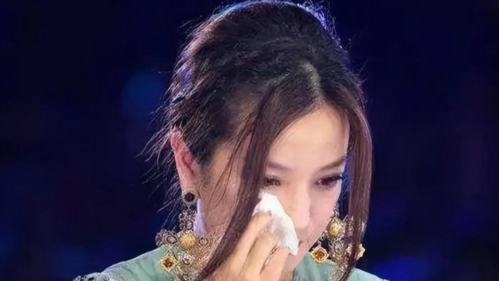 历经21个月沉寂，探究赵薇当下境遇：自招祸端终遭后果