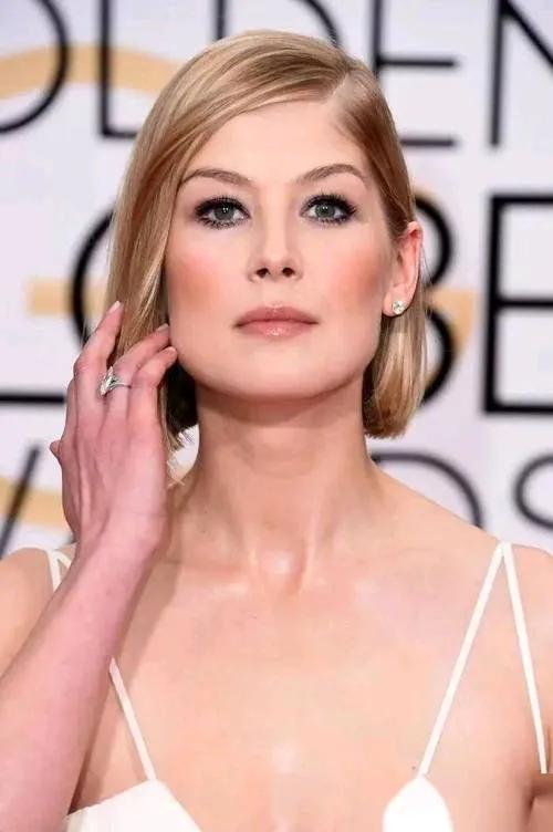 英国女星裴淳华真的很有魅力