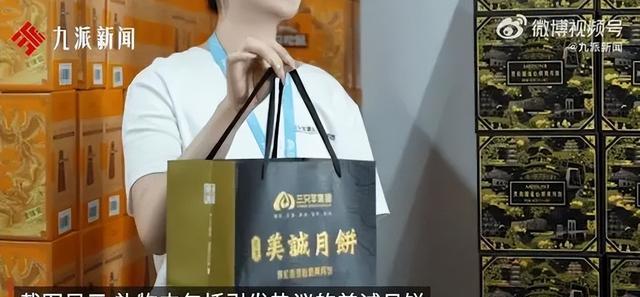 突发！三只羊旗下账号全部停播，小杨哥最新露面，表情透露现状！