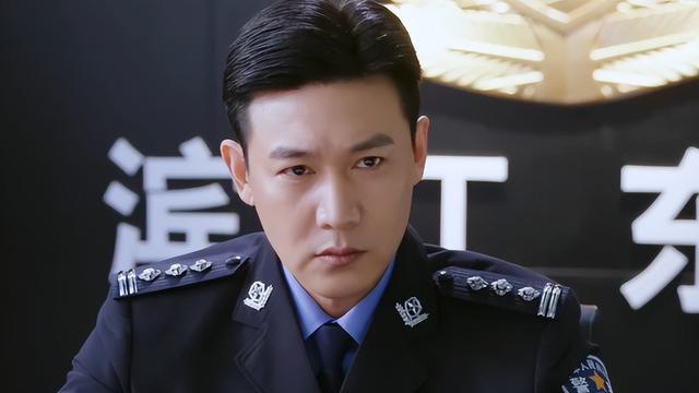 《人民警察》央视独播,万万没想到没被陆毅惊艳,却被冯雷惊到了