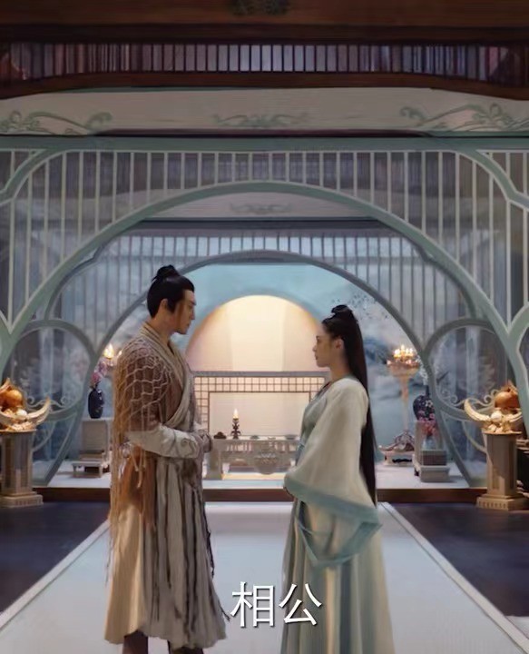 海报是神颜,正片却是五五分、大体格,阿娇的真实颜值藏不住了?