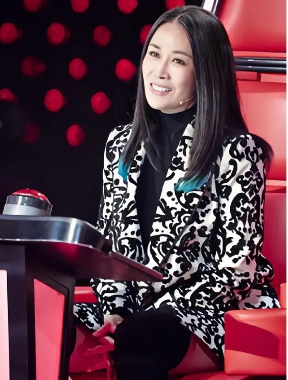 杨天真|那英拿下歌王瞬间,众人表情耐人寻味,业内评其历届唱功最弱歌王