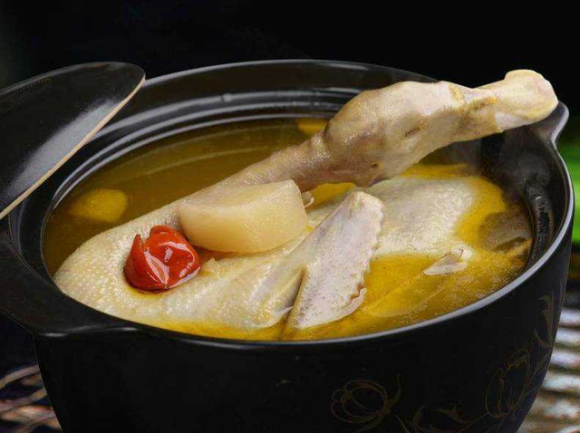 不管炖什么鸭，只要加入这5种，炖出的鸭肉软烂脱骨，还不腥膻