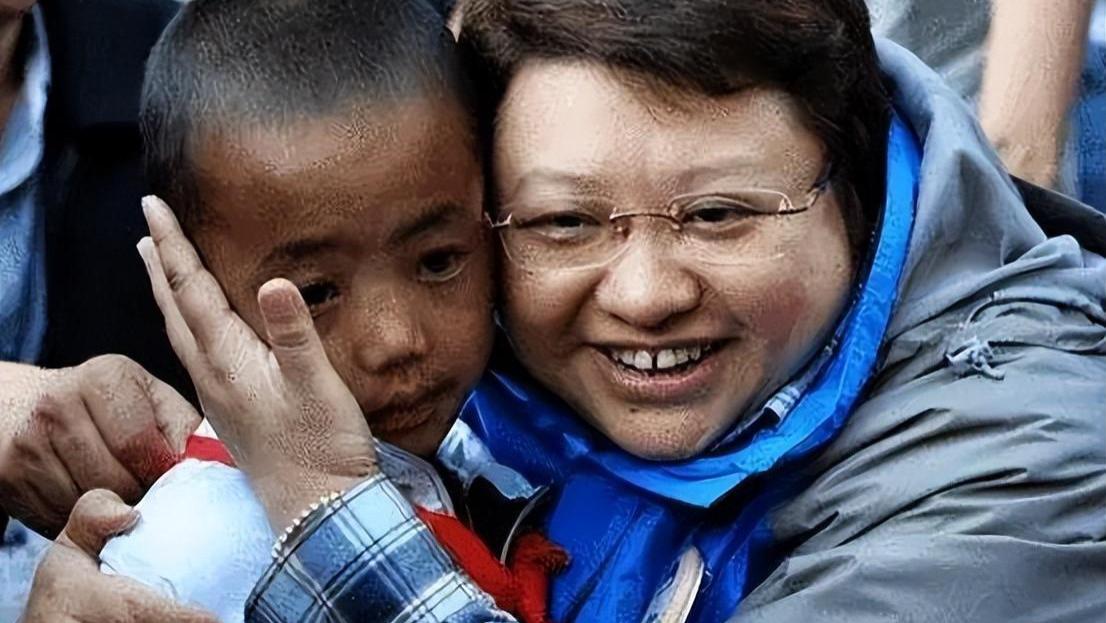 韩红儿子张婕：选秀现场一跪成名，意外揭开韩红“诈捐”真相