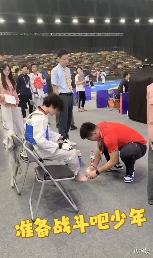 马景涛小儿子跆拳道比赛夺冠,为瘦身大热天跑2小时,瘦成纸片人