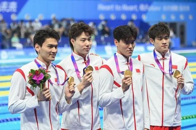 陈奕迅曝演唱会结束后，请张雨霏潘展乐出来聚餐被拒，原因超搞笑