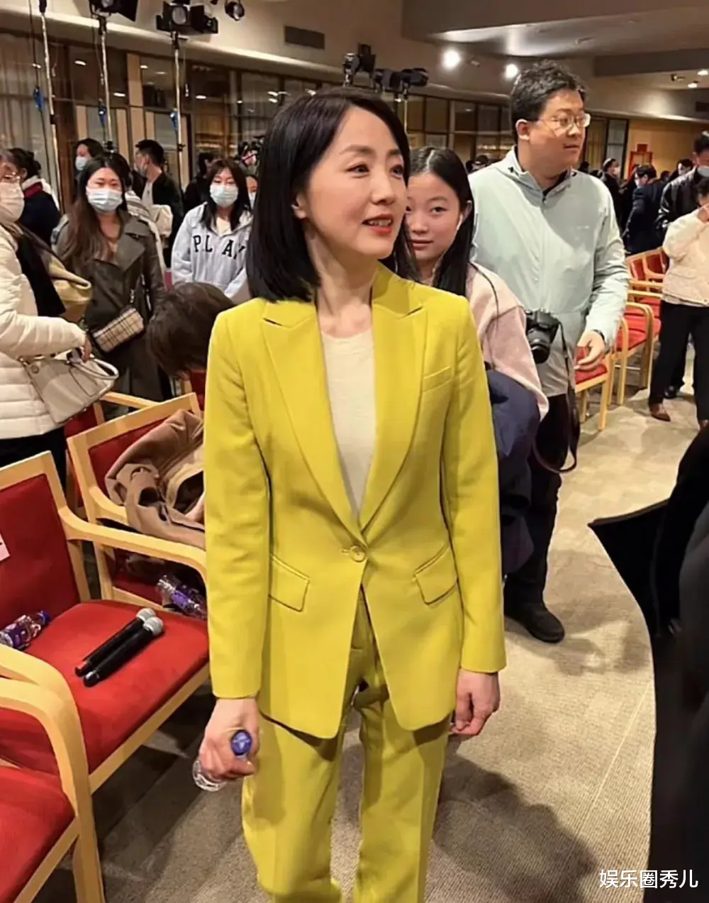 她是央视“天花板”主持人，29年零失误大龄当妈，如今过的怎样？