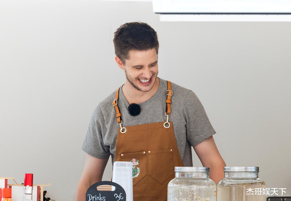 干活镜头全删，夸节目组镜头全留，《中餐厅》对姜妍的态度太尴尬