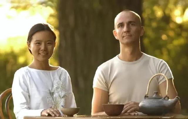 龚琳娜官宣离婚，成为娱乐圈的另类，以浪漫唯美方式结束婚姻