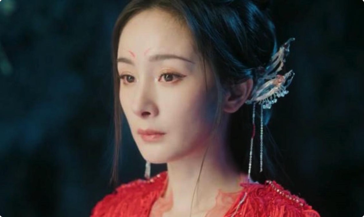 《墨雨云间》审美让人疑惑，两个“奸夫”惊鸿一瞥，男主颜值却刺痛我眼