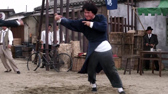 成龙断崖式衰老,白发苍苍尽显老态,网友泪目:我不能接受!