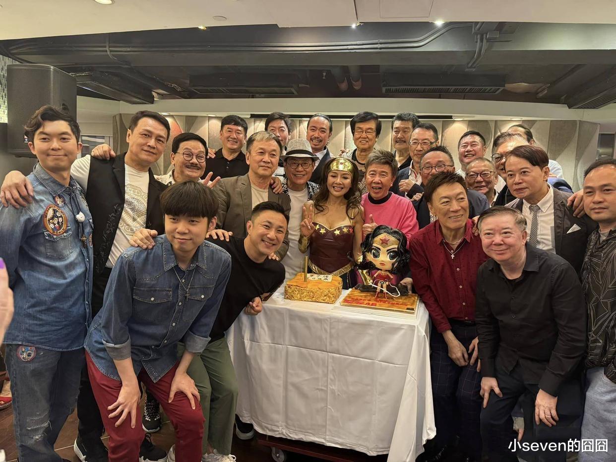 58岁叶子楣生日照曝光,COS神奇女侠被调侃,网友:一把年纪了