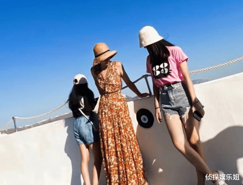 48岁马伊琍最新大片,穿吊带裙个性养眼,短发造型美回“夏琳”