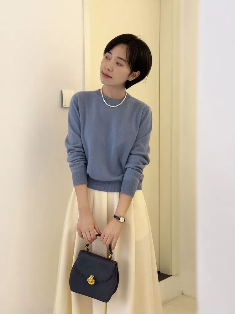 这是我见过最会穿的“短发博主”,时髦又干练