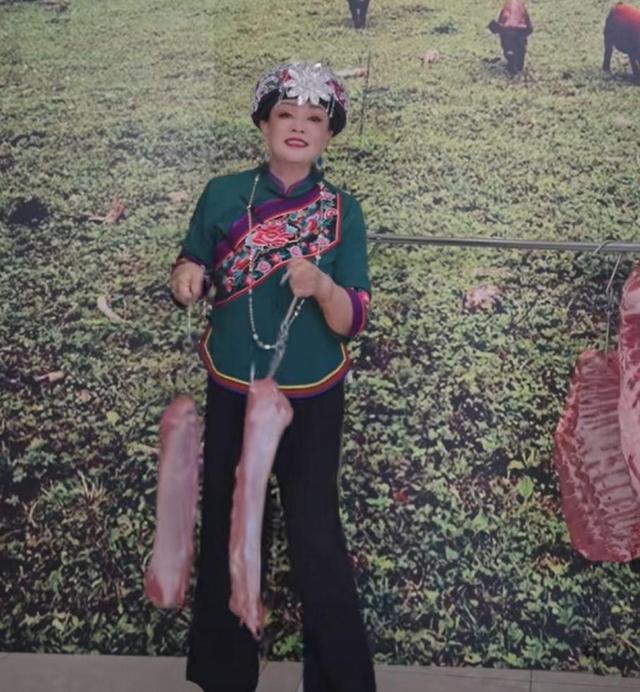 张兰录综艺录制,大S粉该道歉?汪小菲国庆遭讽,父爱恐被大S折尽