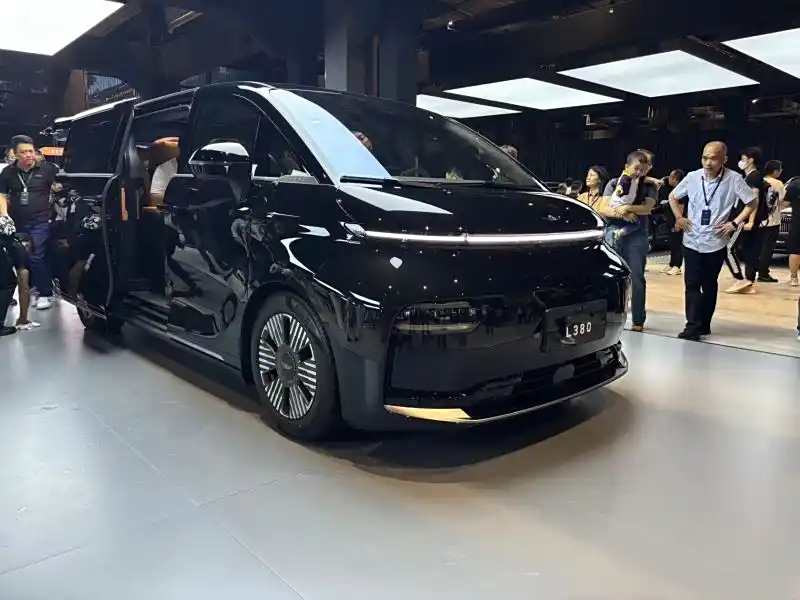 国产MPV“卷王”登场？吉利银河翼真L380实力揭秘