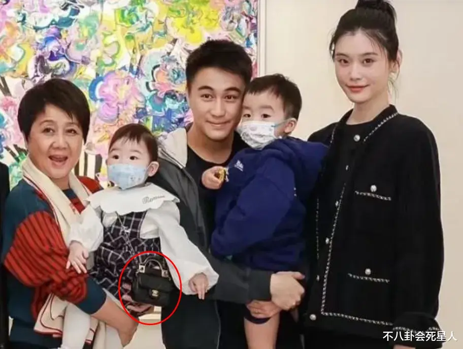 看了霍启刚弟弟和赌王女儿晒的照片,才明白霍家和普通豪门的区别