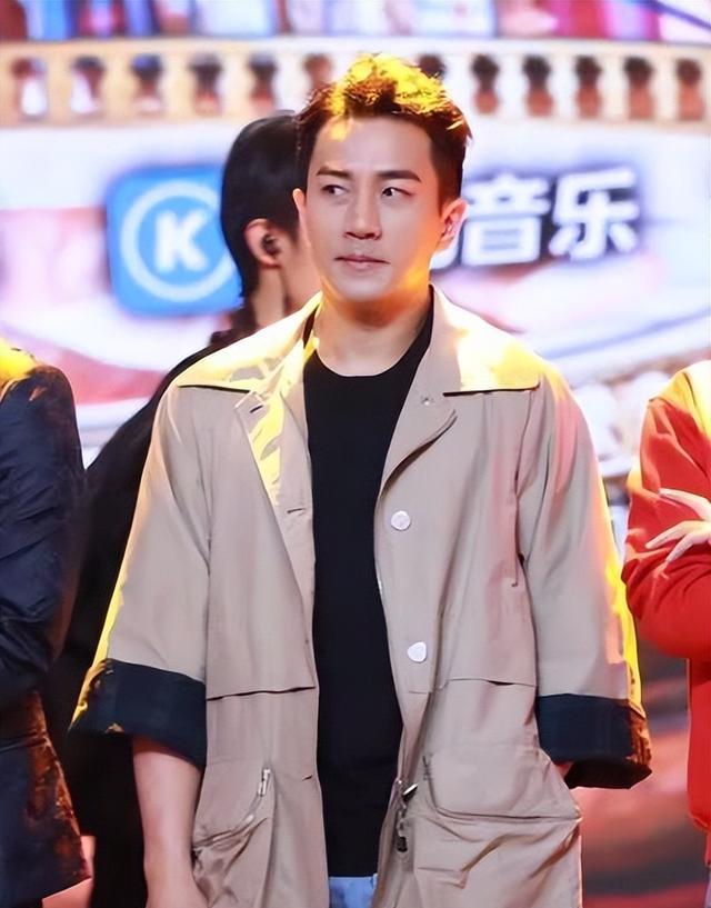 刘恺威也分了？李晓峰删光恩爱动态，刘父再度发声，杨幂又赚了