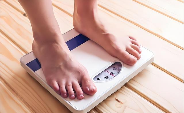 寿命与体重的关系被发现:50岁后,体重越接近“这个数”,越健康