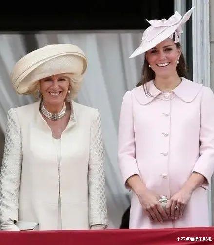 凯特复出后,卡米拉的眼神耐人寻味,细细想来全都是算计