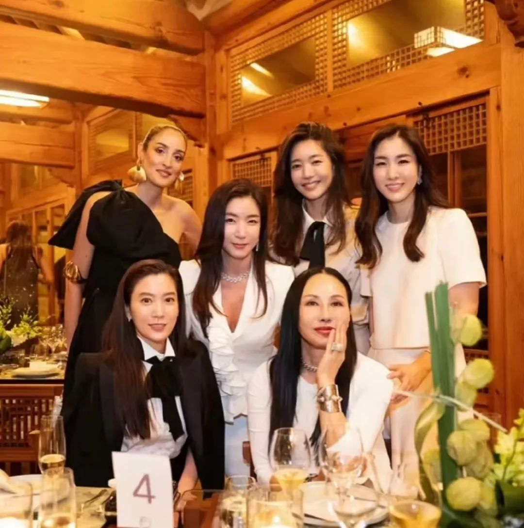 国民影帝生扑两任千亿富婆?怪不得对方女儿见他扭头就走…