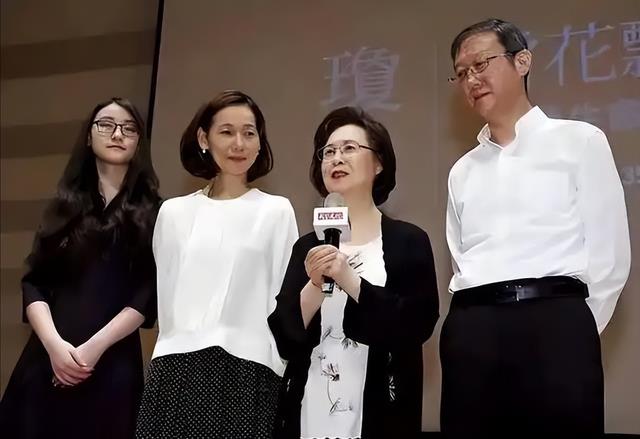 琼瑶晚年心酸史，深情错付，两男一女让她失望至极