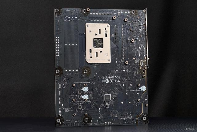 AMD风头正盛，Intel全新升级，2024旗舰处理器横评测试！