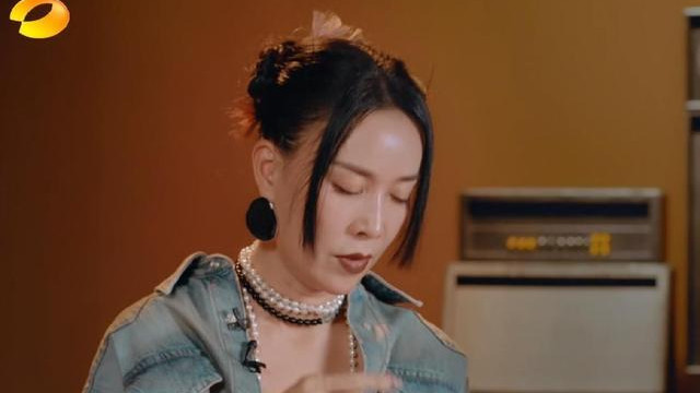 瞧不起刀郎，得罪田震，刁难过去世的姚贝娜，仅用十二字成功洗白