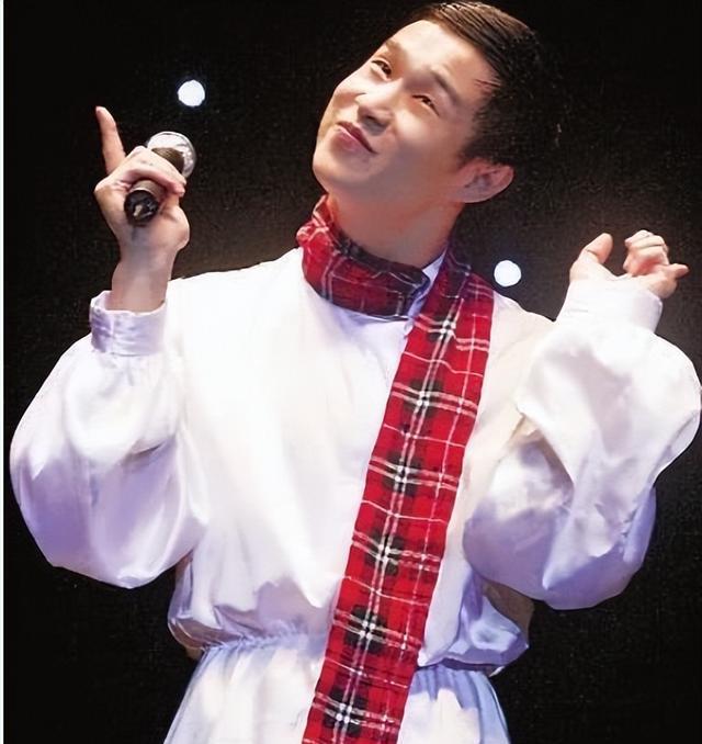 如今才明白,春晚爆红后“消失”15年的小沈阳,才是拿了一手好牌