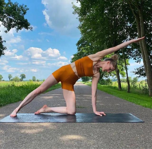 瑜伽狂野式做不好？你需要多练这个体式！