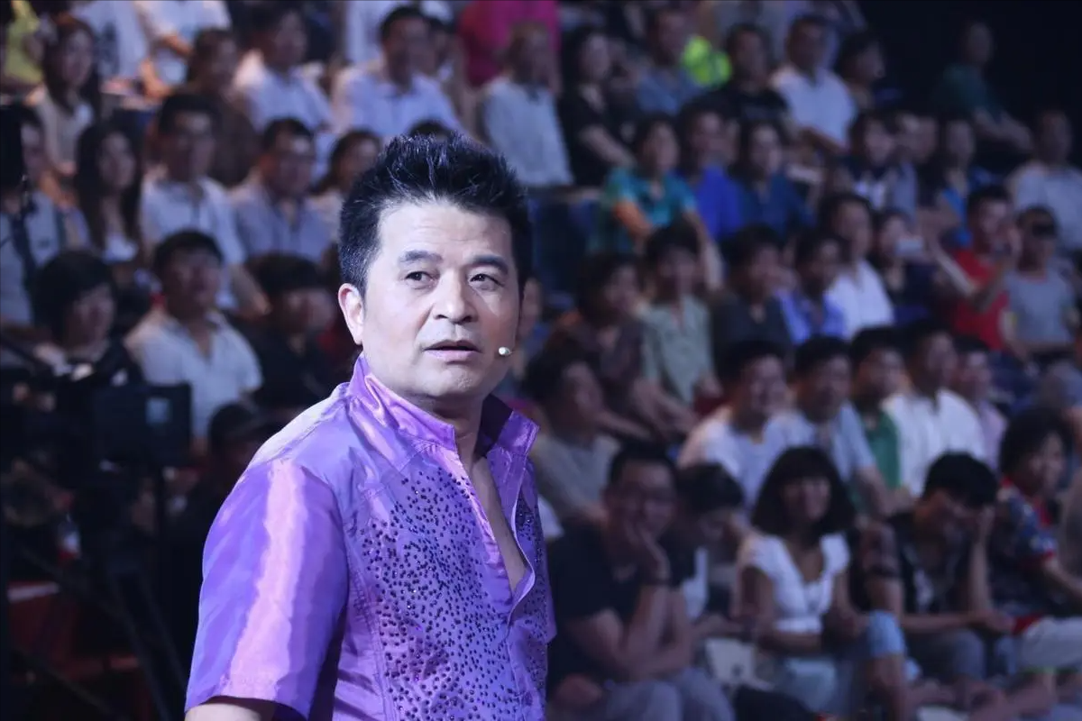 毕福剑再露面,网传沦为“喂鸡”农夫,时隔8年封杀原因大曝光!