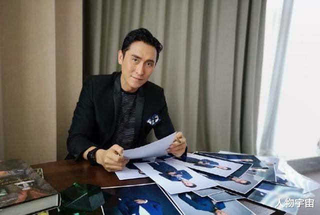 他出身贫寒高1.86米，从跑龙套演到视帝，娶博士太太儿子没爸帅气