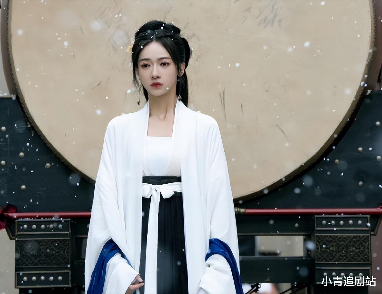 同样硬演“绝世美人”,将33岁吴谨言跟29岁白鹿放一起,差距明显