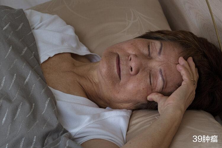 “睡得越早，死得越早”？65岁后晚上睡多久更健康？早知道早受益