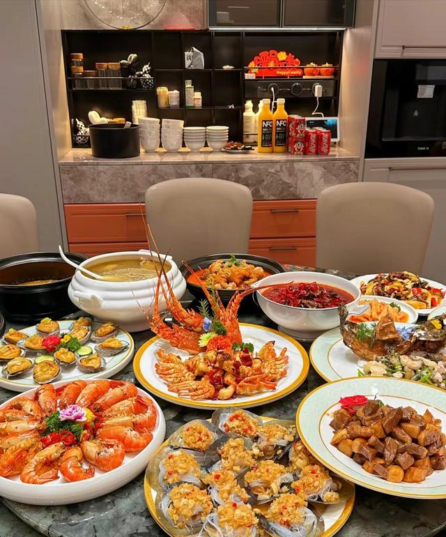 海鲜家宴这样吃！喜欢吃海鲜大餐的朋友赶快点赞收藏起来！