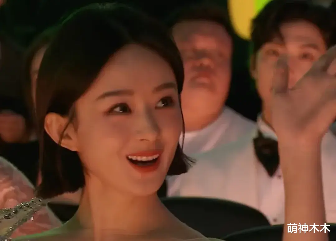 星光大赏内场名场面!赵丽颖避开冯绍峰,坐张颂文身边一脸尴尬