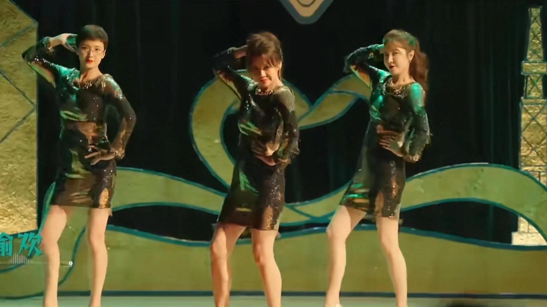 当刘琳与曾黎同框时，观众纷纷被其丰满身材所吸引