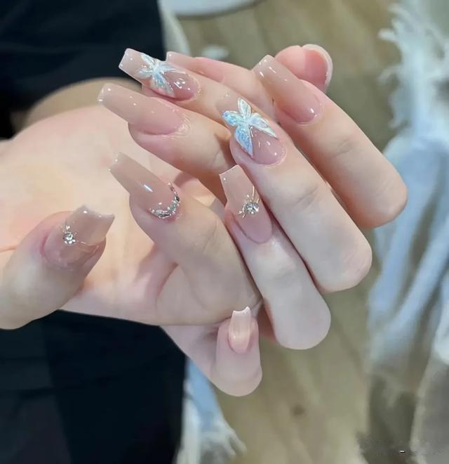 公主请收美甲图