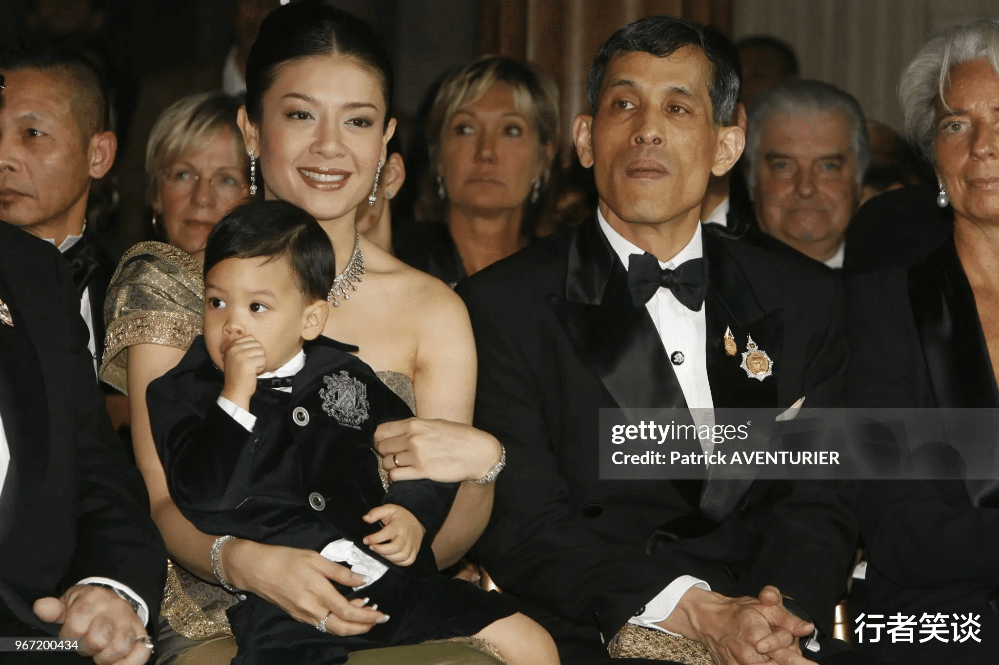 泰王扩充后宫嫔妃编制！西拉米重现海报，新宠普卡迪是骨感美人