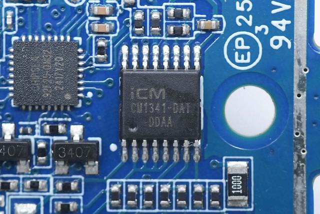 支持65W PD快充和120W小米快充，小米165W自帶線充電寶拆解